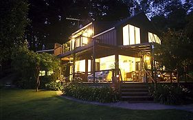 Rangimarie Anaura Bay Beachstay